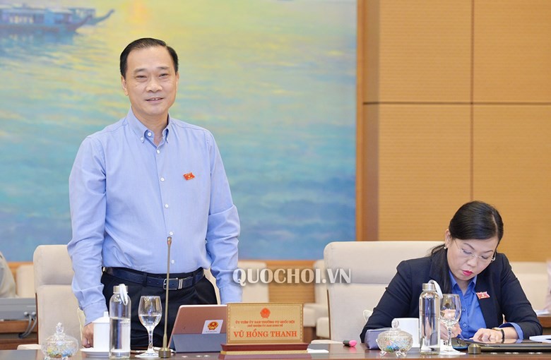 Chủ nhiệm Ủy ban Kinh tế của QH Vũ Hồng Thanh cho ý kiến tại phiên họp.