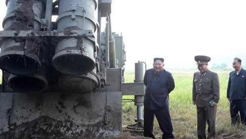 Nhà lãnh đạo Triều Tiên Kim Jong-un thị sát bệ phóng tên lửa ở phía tây Triều Tiên đầu tháng 9.