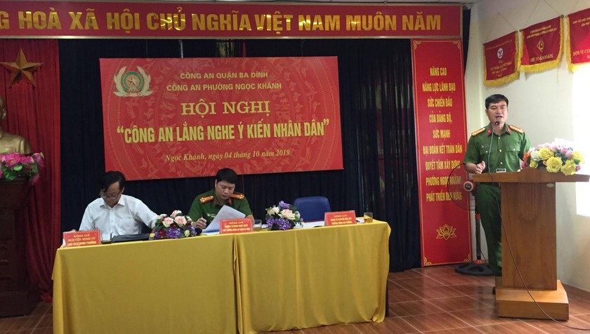 Trung tá Nguyễn Đức Quý - Trưởng Công an phường Ngọc Khánh phát biểu tại hội nghị.