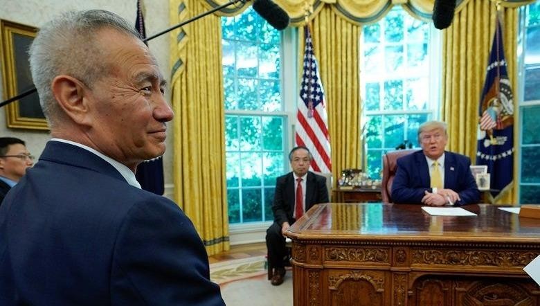 Ông Trump tại cuộc gặp Phó Thủ tướng Trung Quốc Lưu Hạc.