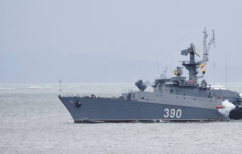 Tàu chiến Nga tham gia tập trận.
