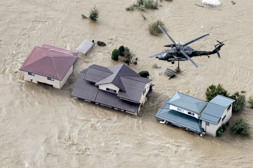 Những ngôi nhà ngập sâu dưới nước.