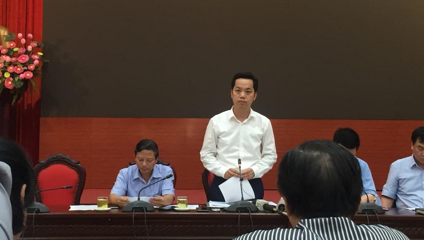 Chánh văn phòng UBND TP Hà Nội Vũ Đăng Định thông tin tại hội nghị.