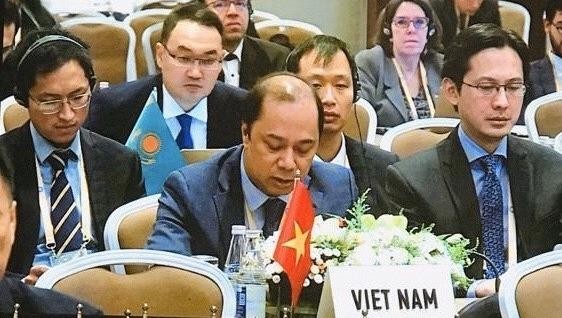 Thứ trưởng Nguyễn Quốc Dũng phát biểu tại phiên họp