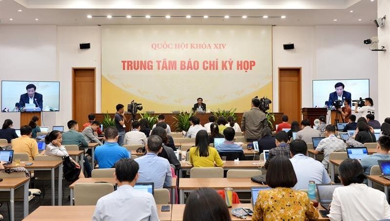Tổng thư ký Quốc hội Nguyễn Hạnh phúc chủ trì họp báo.