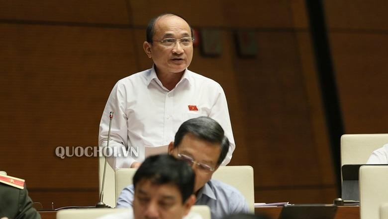 ĐB Nguyễn Thanh Hiền (đoàn Nghệ An) phát biểu tại phiên họp.