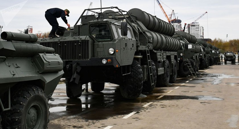 Hệ thống phòng thủ tên lửa S-400 của Nga.