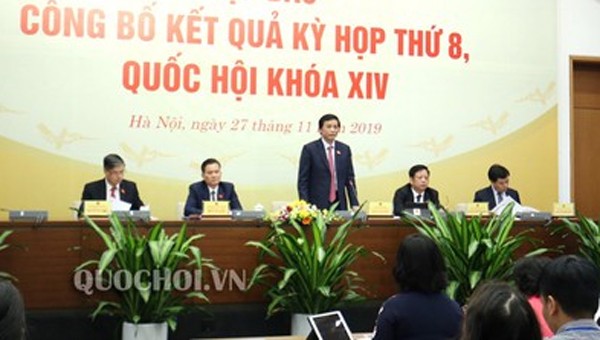 Tổng thư ký Quốc hội Nguyễn Hạnh Phúc thông tin tại họp báo.
