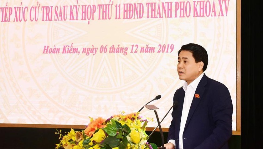 Chủ tịch UBND TP Hà Nội Nguyễn Đức Chung tại buổi tiếp xúc cử tri ngày 6/12. Ảnh: Hà Nội Mới