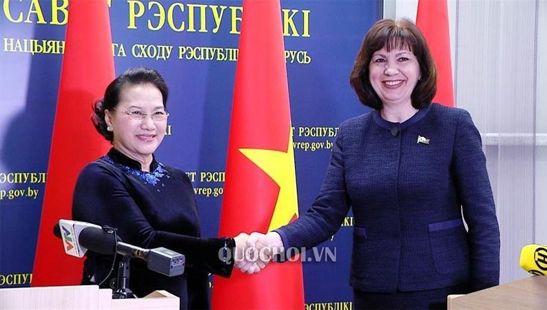 Chủ tịch Thượng viện Belarus Natalia Kochanova và Chủ tịch Quốc hội Nguyễn Thị Kim Ngân.