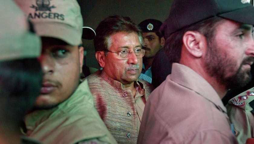 Cựu Tổng thống Pakistan Pervez Musharraf (giữa).