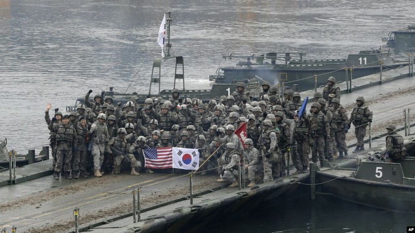 Binh lính Mỹ - Hàn tại một cuộc tập trận chung.