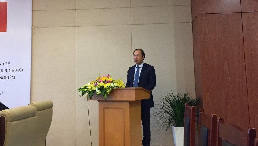 Thứ trưởng Bộ Ngoại giao Nguyễn Quốc Dũng phát biểu tại Hội thảo.