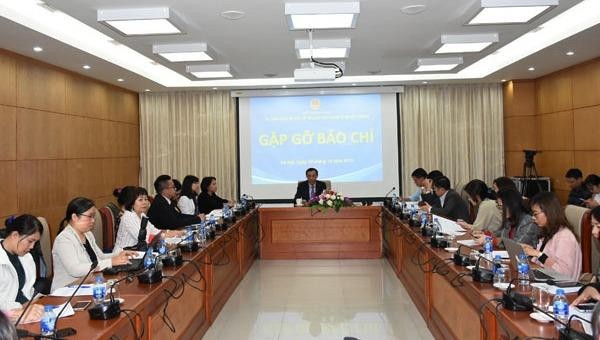 Phó Chủ nhiệm Ủy ban Nhà nước về NVNONN Lương Thanh Nghị thông tin tại cuộc gặp