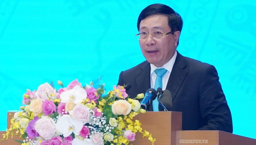 Phó Thủ tướng Phạm Bình Minh trình bày báo cáo tại Hội nghị triển khai Nghị quyết của Quốc hội về nhiệm vụ phát triển kinh tế-xã hội năm 2020 ngày 30/12. Ảnh: VGP