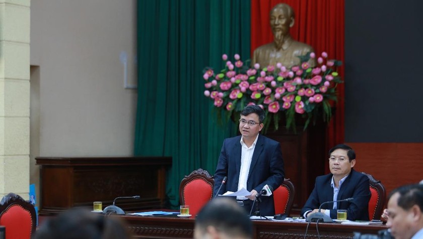 Phó Chủ tịch UBND huyện Sóc Sơn Lê Hữu Mạnh thông tin tại hội nghị.