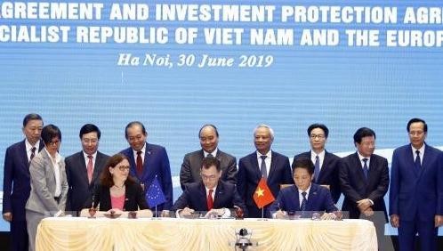 Thủ tướng Nguyễn Xuân Phúc chứng kiến Lễ ký Hiệp định Thương mại tự do (EVFTA) chiều 30/6/2019. Ảnh: TTXVN