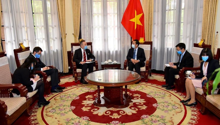 Thứ trưởng Bộ Ngoại giao Tô Anh Dũng tiếp Đại sứ Séc tại Việt Nam Viteslav Grepl. 