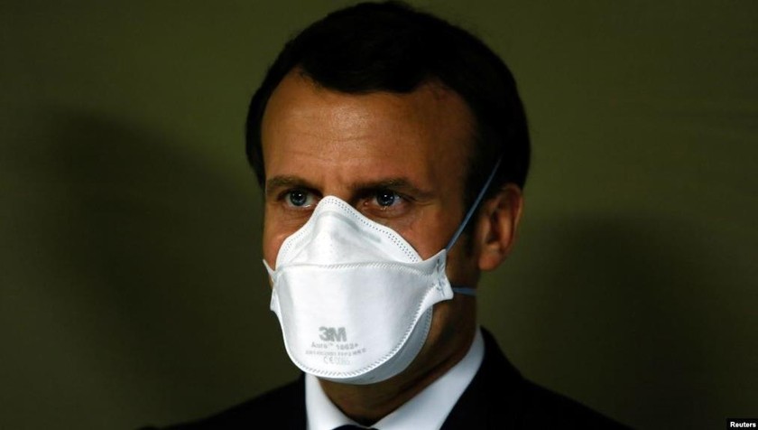 Tổng thống Pháp Emmanuel Macron thăm một bệnh viện dã chiến tại Mulhouse, miền Đông nước Pháp.