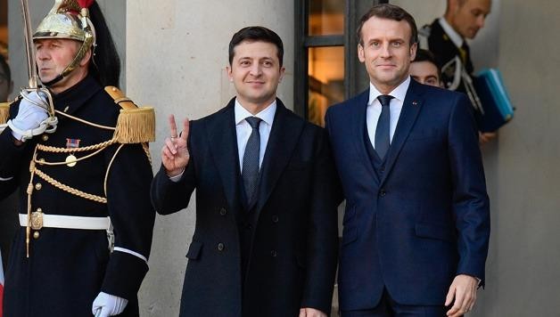 Tổng thống Ukraine Zelensky (trái) và Tổng thống Pháp Macron.
