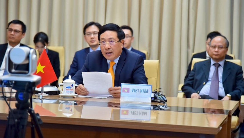 Phó Thủ tướng Phạm Bình Minh dự phiên họp.
