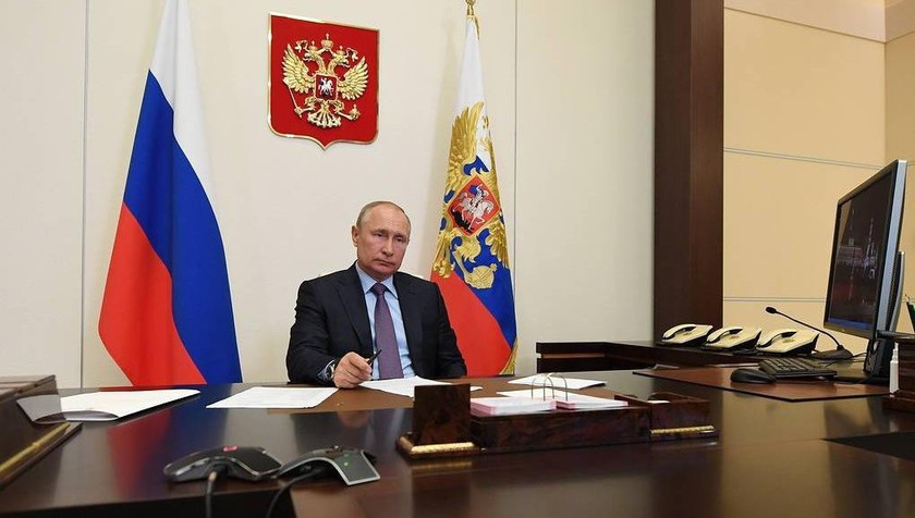 Tổng thống Nga Vladimir Putin nhiều tuần qua làm việc từ xa.