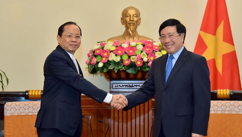 Phó Thủ tướng, Bộ trưởng Ngoại giao Phạm Bình Minh và Đại sứ Campuchia Chay Navuth.