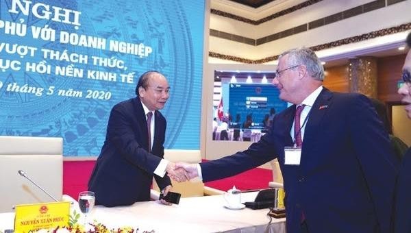 Thủ tướng Chính phủ Nguyễn Xuân Phúc và Chủ tịch EuroCham Audier.