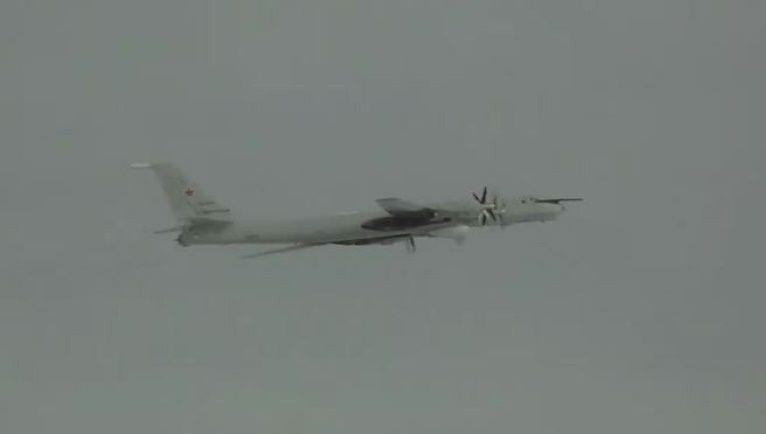 Máy bay của Nga gần Alaska hôm 27/6. Ảnh do phía Mỹ công bố.