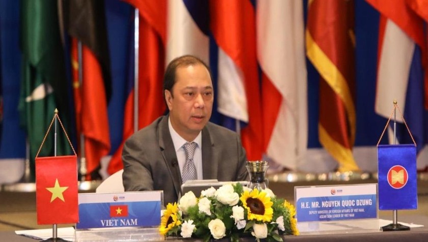 Thứ trưởng Ngoại giao Nguyễn Quốc Dũng chủ trì hội nghị.