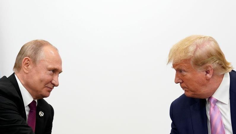 Tổng thống Nga Vladimir Putin và người đồng cấp Mỹ Donald Trump.