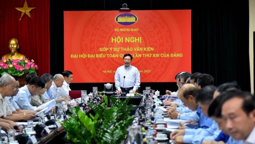 Phó Thủ tướng Chính phủ, Bộ trưởng Bộ Ngoại giao Phạm Bình Minh chủ trì Hội nghị của Bộ Ngoại giao góp ý dự thảo văn kiện Đại hội đại biểu toàn quốc lần thứ XIII của Đảng mới đây