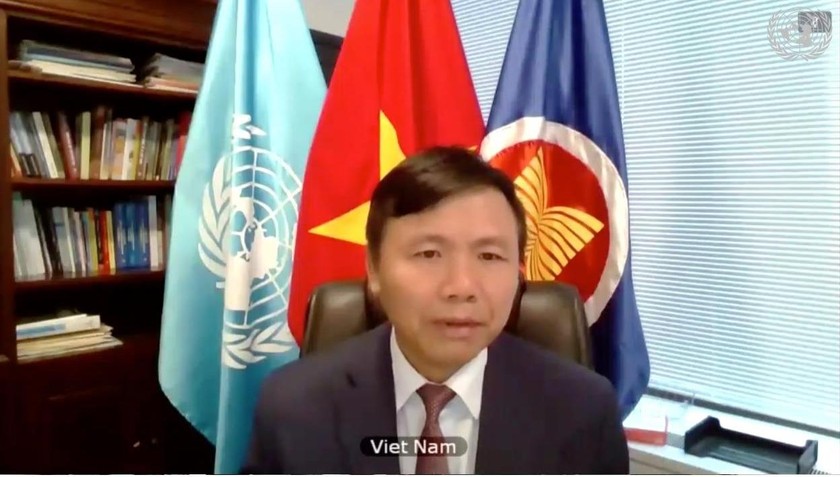 Đại sứ Đặng Đình Quý dự phiên họp.
