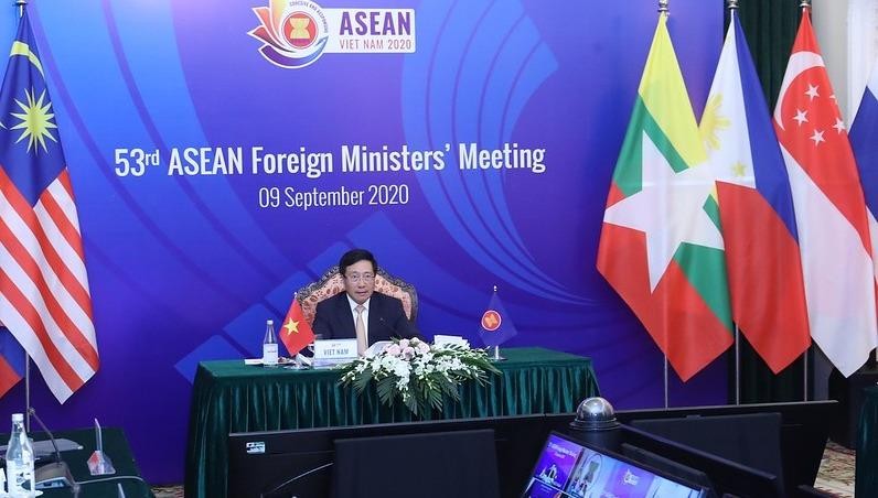 Phó Thủ tướng, Bộ trưởng Ngoại giao Phạm Bình Minh chủ trì hội nghị.