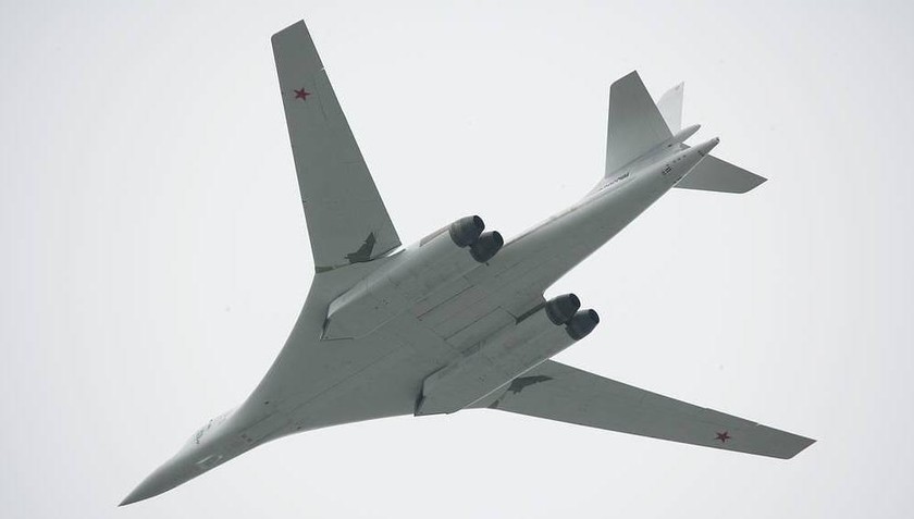 Máy bay ném bom siêu thanh Tu-160 của Nga.