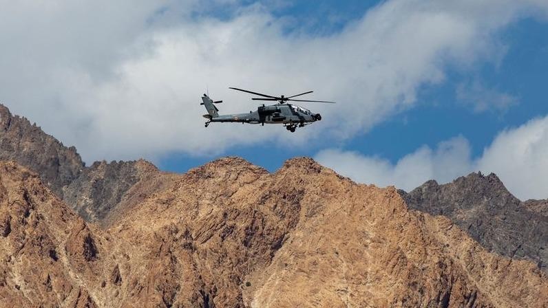 Trực thăng Apache của không quân Ấn Độ ở khu vực Ladakh.