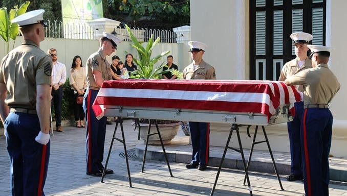 Phía Mỹ tiếp nhận hài cốt quân nhân Mỹ mất tích trong chiến tranh ở Việt Nam hồi tháng 7 vừa qua. Ảnh: BQP