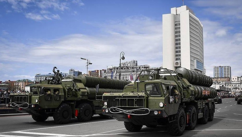 Hệ thống tên lửa đất đối không S-400 của Nga.