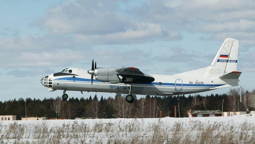 Máy bay An-30.