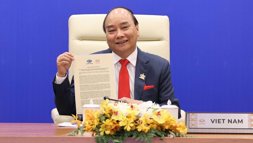 Thủ tướng Nguyễn Xuân Phúc và lãnh đạo các nền kinh tế thành viên thông qua "Tầm nhìn APEC Putrajaya 2040". (Ảnh: Thống Nhất/TTXVN)