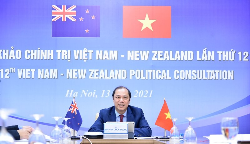 Thứ trưởng Ngoại giao Nguyễn Quốc Dũng đồng chủ trì kỳ họp.