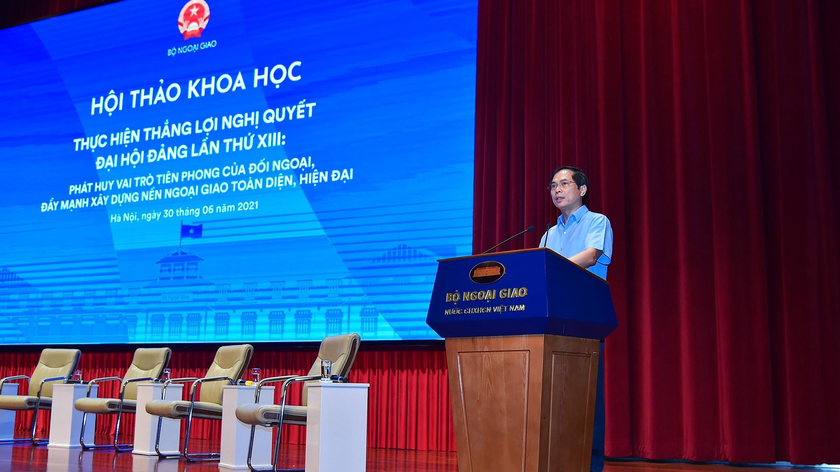 Bộ trưởng Bùi Thanh Sơn phát biểu tại hội thảo.