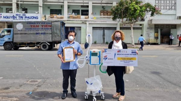 Một máy thở đã được chuyển đến Bệnh viện Nguyễn Tri Phương tại TP Hồ Chí Minh. Ảnh: EuroCham.