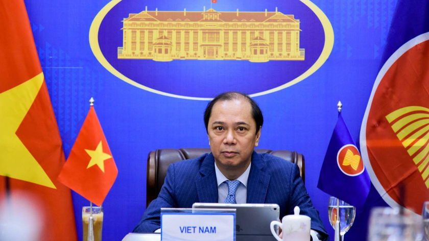 Thứ trưởng Nguyễn Quốc Dũng dự cuộc họp.