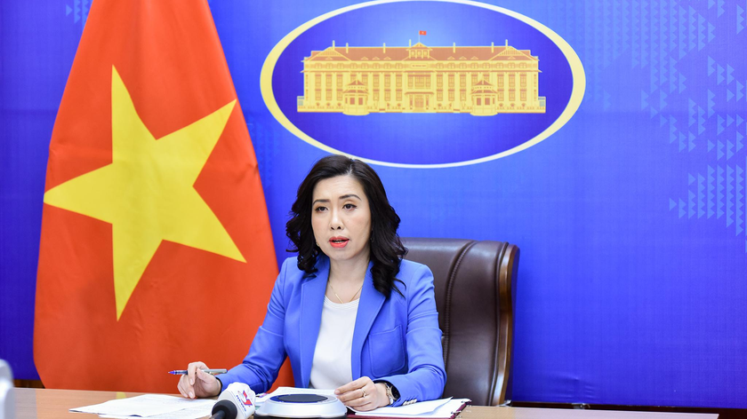 Người phát ngôn Bộ Ngoại giao Lê Thị Thu Hằng tại họp báo.
