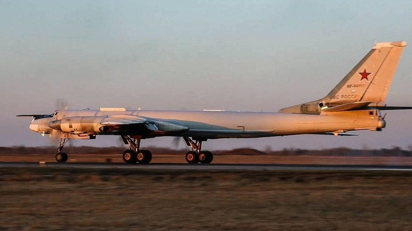 Máy bay ném bom mang tên lửa chiến lược Tu-95MS của Nga.