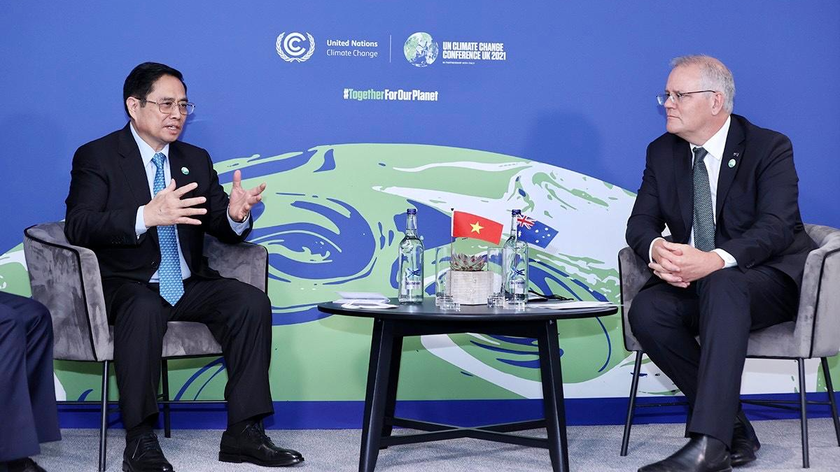 Thủ tướng Phạm Minh Chính tiếp xúc song phương với Thủ tướng Australia Morrison. Ảnh: TTXVN