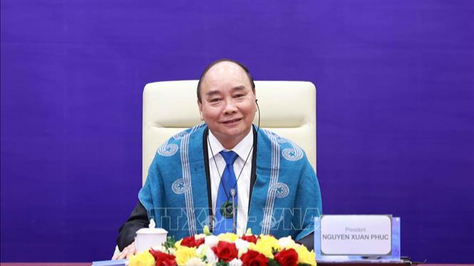 Chủ tịch nước Nguyễn Xuân Phúc dự Hội nghị các nhà Lãnh đạo kinh tế APEC lần thứ 28 theo hình thức trực tuyến tối 12/11/2021. Ảnh: TTXVN