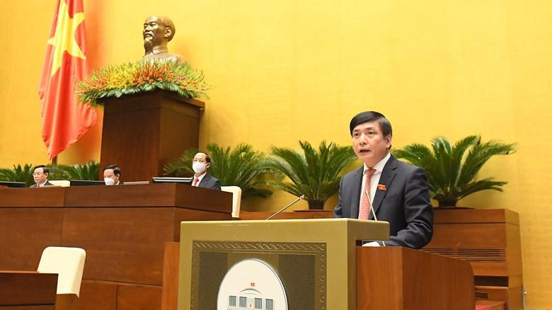 Tổng Thư ký Quốc hội Bùi Văn Cường trình bày Báo cáo giải trình, tiếp thu, chỉnh lý và dự thảo Nghị quyết kỳ họp thứ 2, Quốc hội khóa XV tại phiên họp.