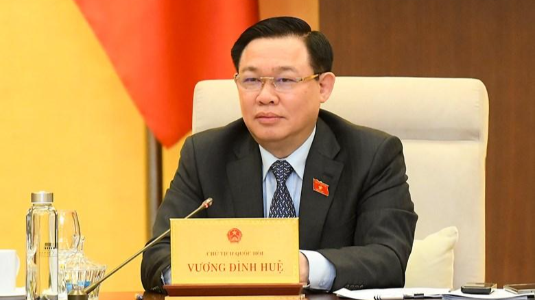 Chủ tịch QH Vương Đình Huệ phát biểu tại phiên họp.